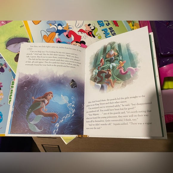 ⭐️kck little mermaid Ariel makes waves hardcover mini book - Picture 3 of 3